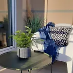 Paryska Home